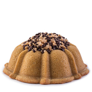 Coffee pound cake in the shape of a bundt filled with coffee toffee buttercream and topped with chocolate chips and toffee. Serves 12. Oprah's Favorite Things. Packaged in our signature yellow and white striped gift box with a blue bow.